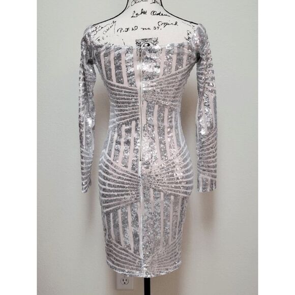 HOT MIAMI STYLES Silver Sequin Off Shoulders Sexy Mini Bodycon Party Dress S - Picture 6 of 16